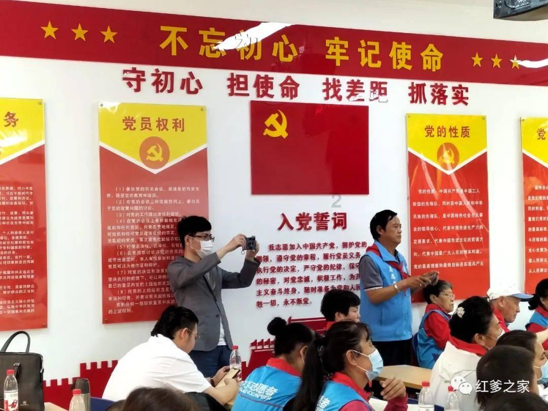 摆动小圆球